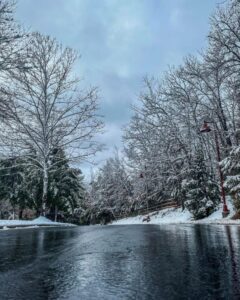 serene view of Lake Taneycomo in Branson in Winter