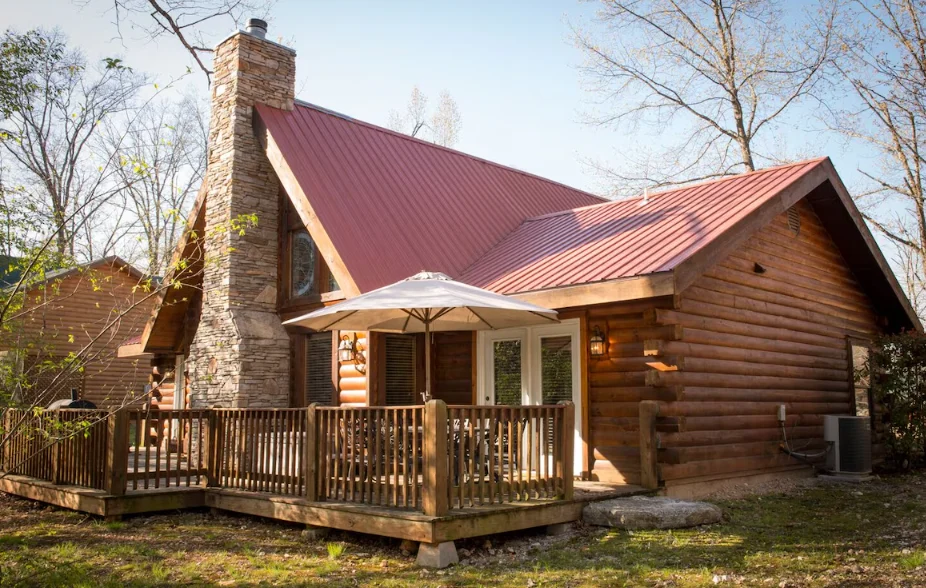 Hawk Hollow three bedroom log cabin at Branson Cedars near Thunder Ridge Arena for concert weekend stays