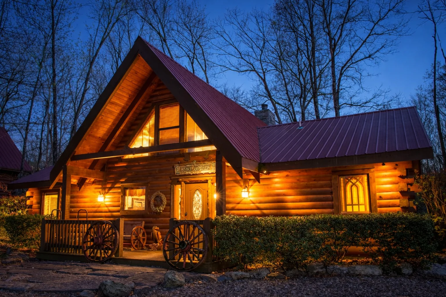 Hawk Hollow three bedroom log cabin at Branson Cedars near Thunder Ridge Nature Arena