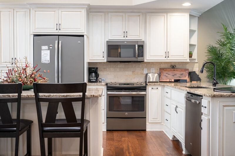 Full kitchen with granite counters and stainless appliances in a Legacy at Thousand Hills condo rental in Branson, Missouri